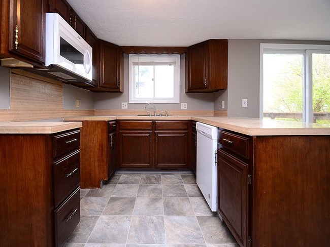Building Photo - 2212 Coventry Dr