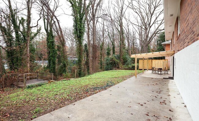 Building Photo - 566 Woodland Hills Dr