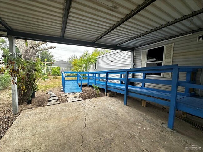 Foto del edificio - 613 Banyan Ave