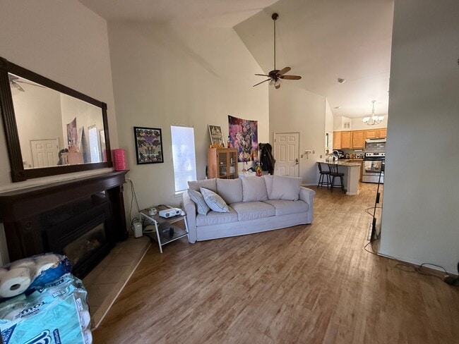 Building Photo - Stunning 2 Bed, 2 Bath Condo in Prime Boul...