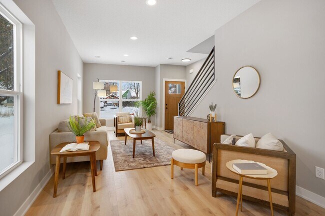 Foto del edificio - Available 07/01! New Build 4 bed 3 Bath in Hopkins!