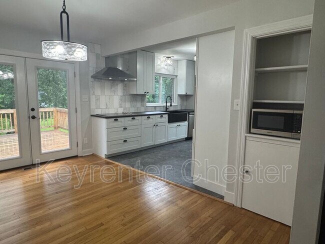 Building Photo - 301 Mansion Dr