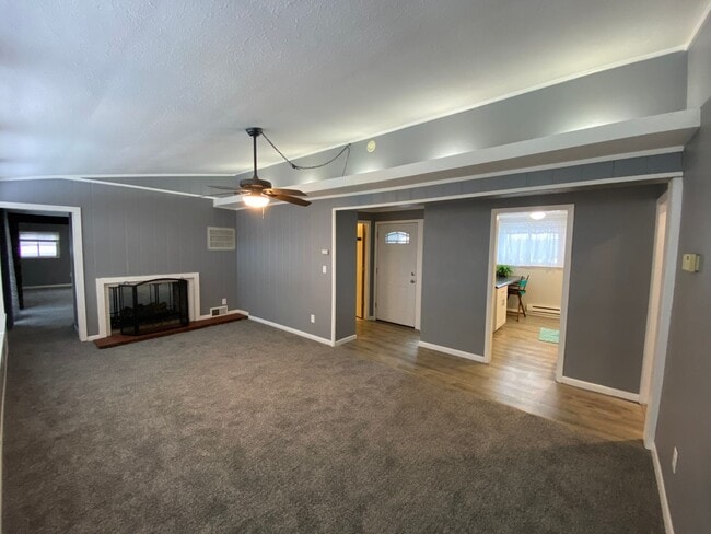 Foto del edificio - Beautiful 4-Bed, 2 Bathroom North Olmsted OH