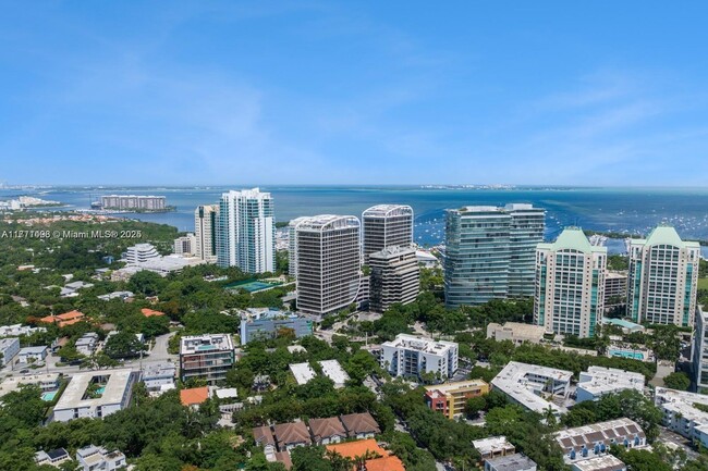 Building Photo - 2655 S Bayshore Dr