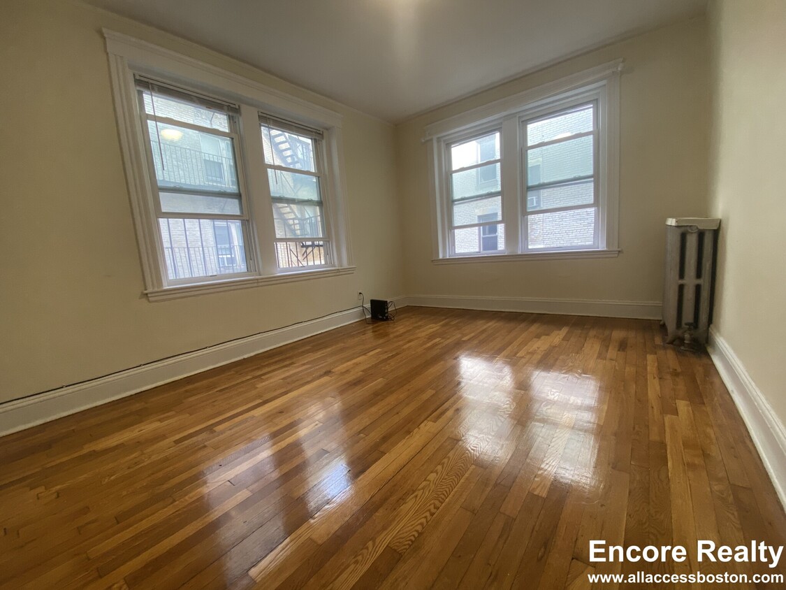 Foto principal - 1444 Commonwealth Ave