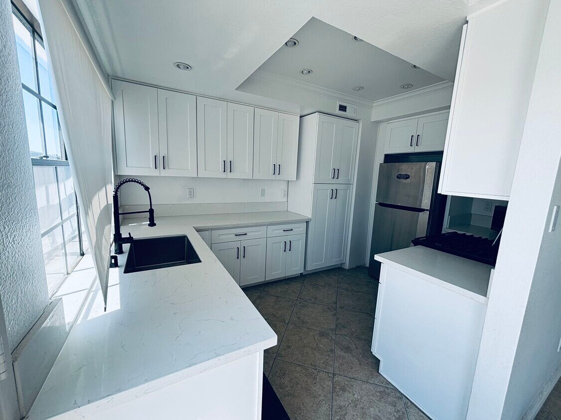 Foto principal - 6215 Peridot Ave