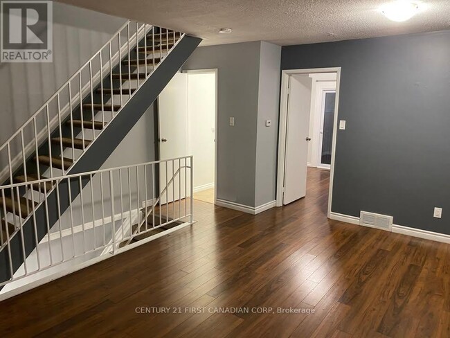 Building Photo - 70 Fiddlers Green Rd