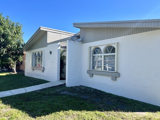 Photo - 240 SE 7th St (Dania Beach, FL) House