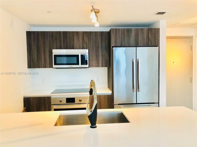 Foto del edificio - 488 NE 18th St