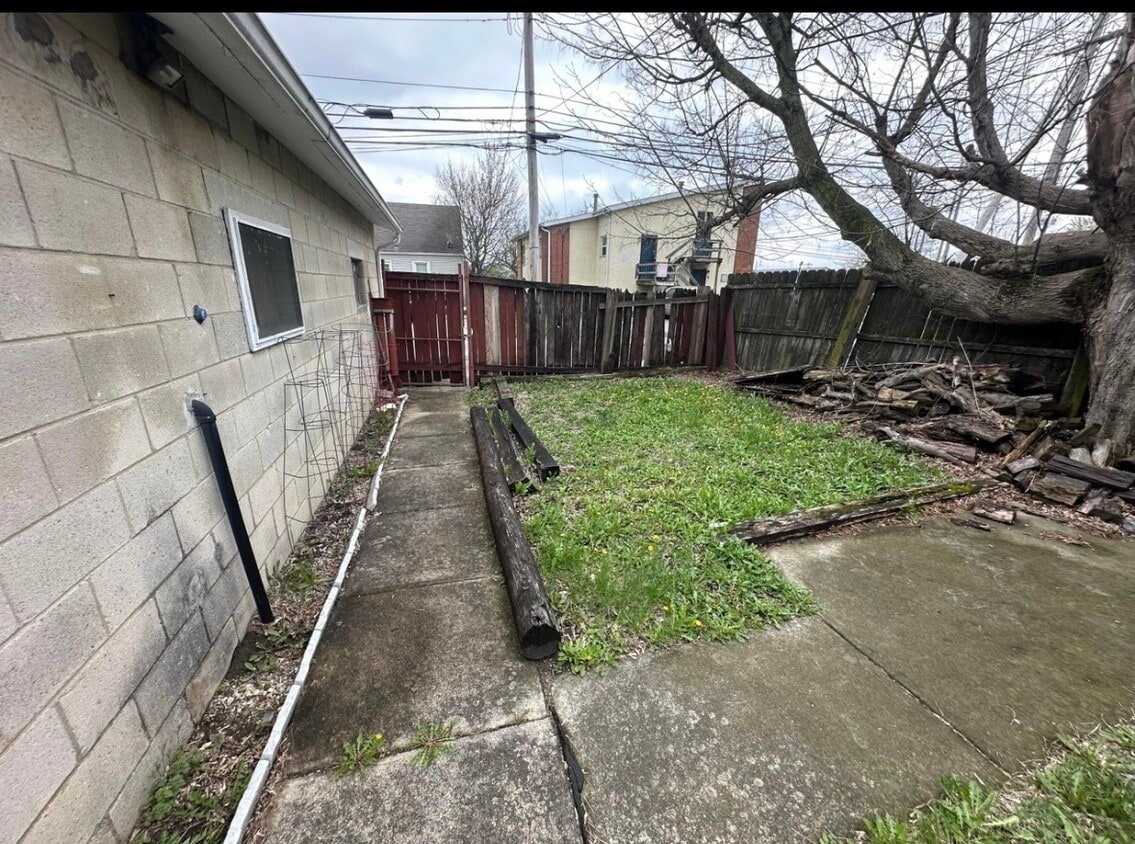 Foto del edificio - 892 Ruby Ave