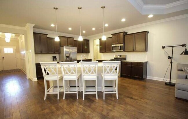 Building Photo - 108 Pine Manor Dr