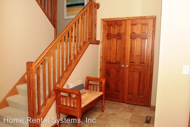 Building Photo - 721 Sandstone Cir