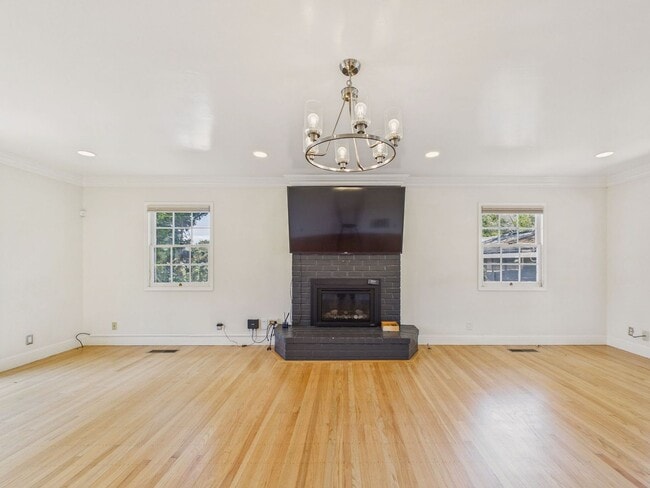 Building Photo - Beautiful serene and private Belmont home