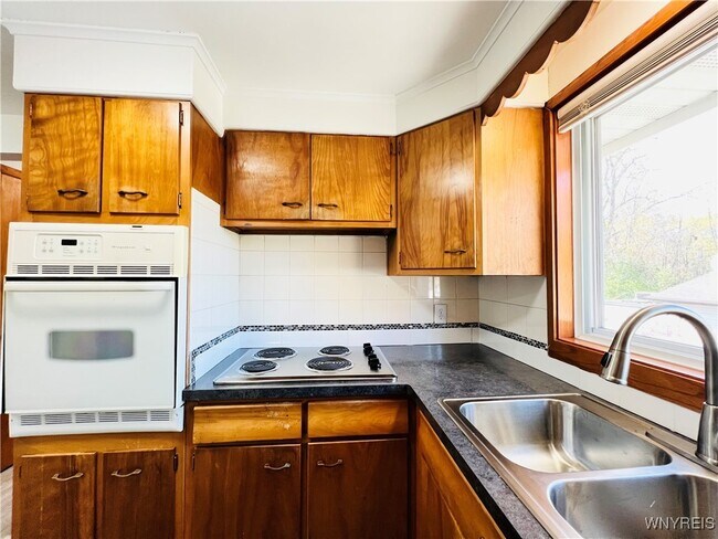 Foto del edificio - 1199 Center Rd