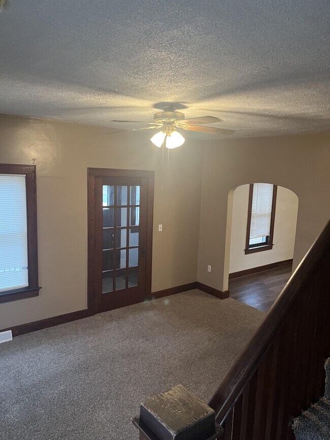 Building Photo - 414 S Elm St