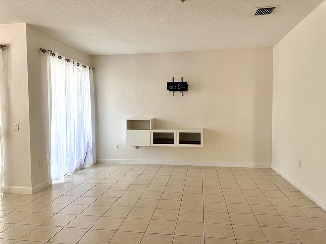 Building Photo - 1002 Shoma Dr