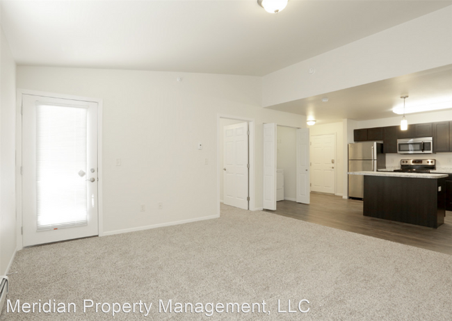 Building Photo - Studio, 1 bath Apartment - 3901 30th Ave S...