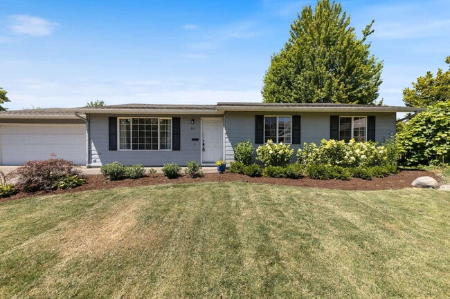 Building Photo - "Charming 3-Bedroom Home in McMinnville wi...