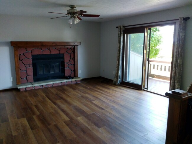 Foto del edificio - 1226 Van Voorhis Rd