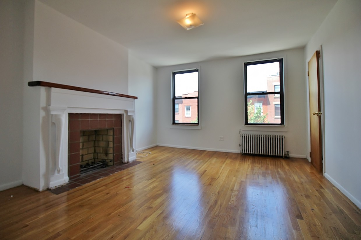 Primary Photo - 312 Degraw St