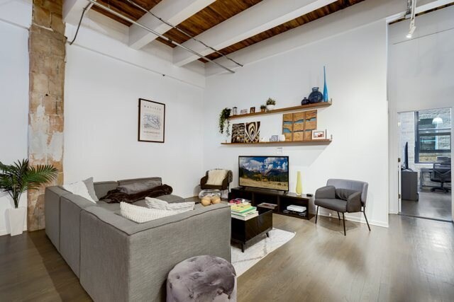 Foto del edificio - 312 N May St