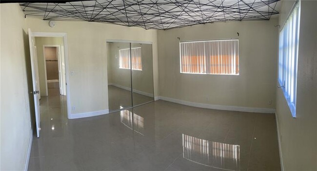 Building Photo - 4000 Riverside Dr