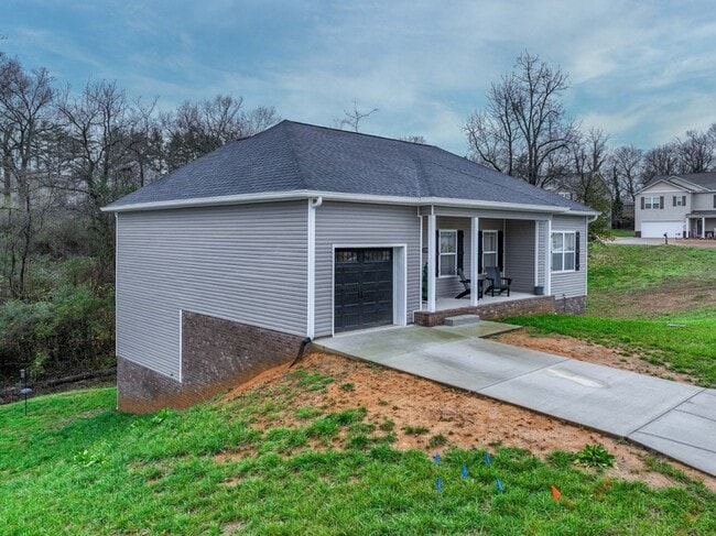 Building Photo - 1239 Oxford Village Cir