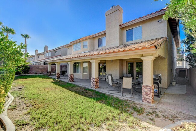 Foto del edificio - Stunning 5 bedroom home in The Lakes!