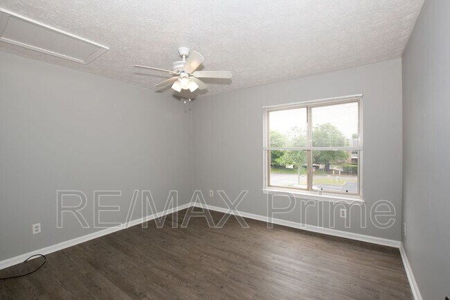 Foto del edificio - 143 Davenport Ct