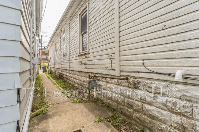 Building Photo - 421 Walnut Ave
