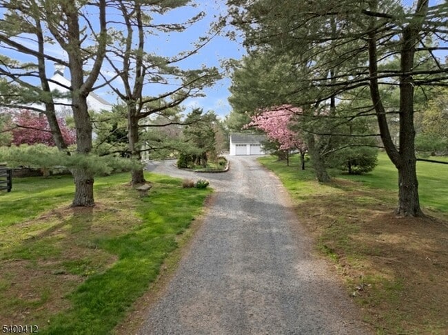 Foto del edificio - 423 Country Club Rd