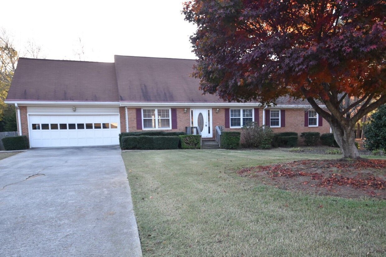 2529 Whispering Pines Dr House Rental in Grayson, GA