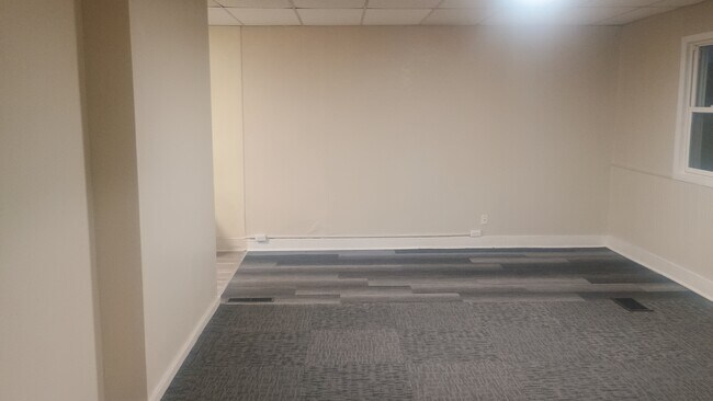 Foto del edificio - 1118 E Hines Ave