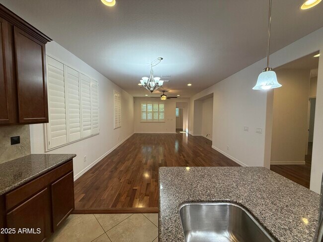 Foto del edificio - 126 E Chelsea Ln