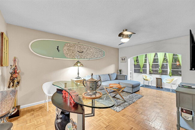 Foto del edificio - 2200 NE 66th St