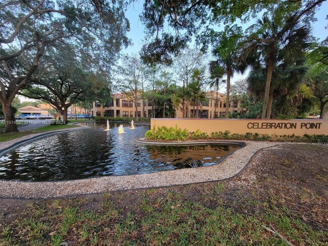 Building Photo - 15515 N Miami Lakeway