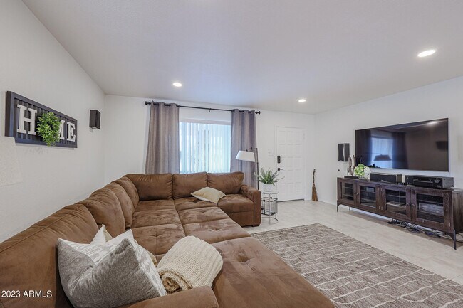 Foto del edificio - 6825 E Portland St