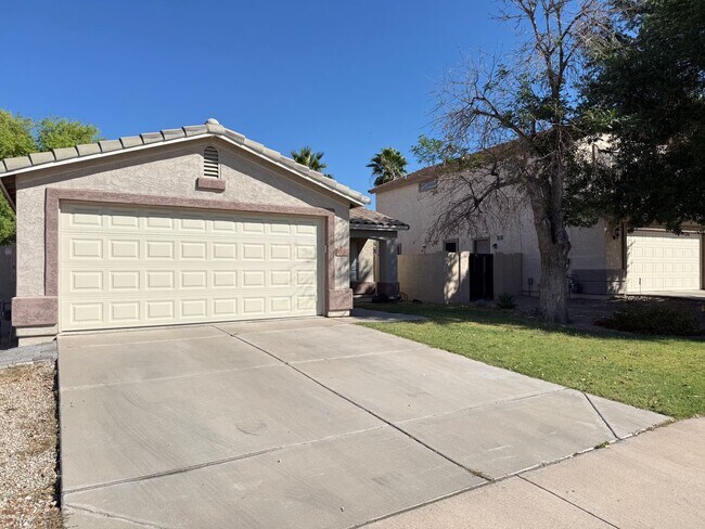 Foto del edificio - REMODELED 3 Bedroom 2 Bathroom EAST MESA HOME NO CARPET