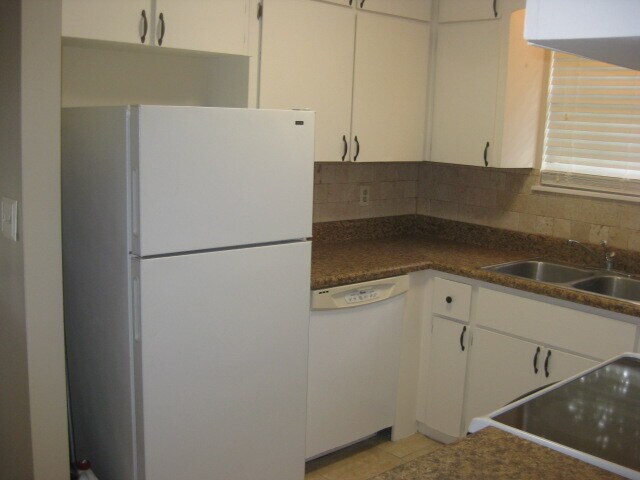Building Photo - 909 3rd St