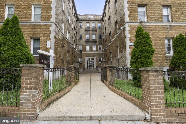 Foto del edificio - 4120 14th St NW