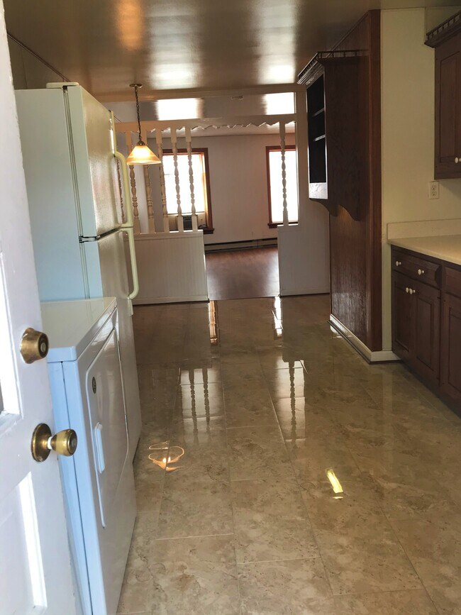 Dining area - 246 W Patrick St