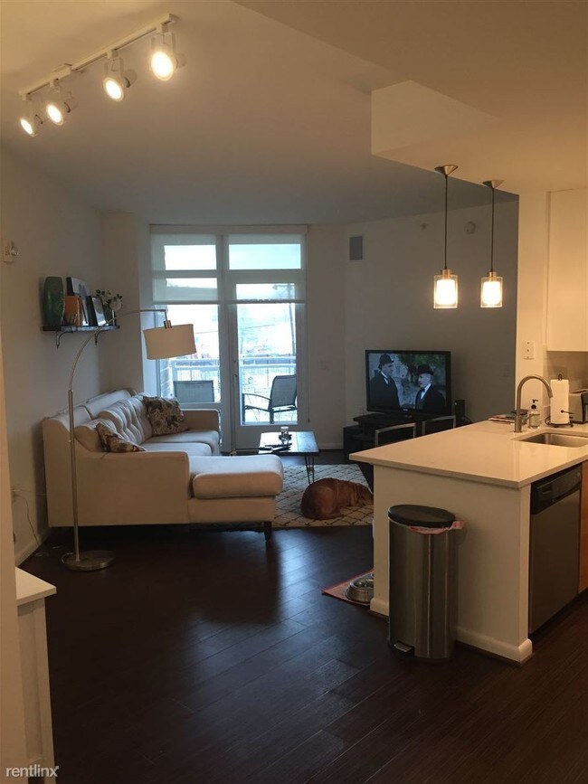 Foto del edificio - 1345 S Capitol St SW