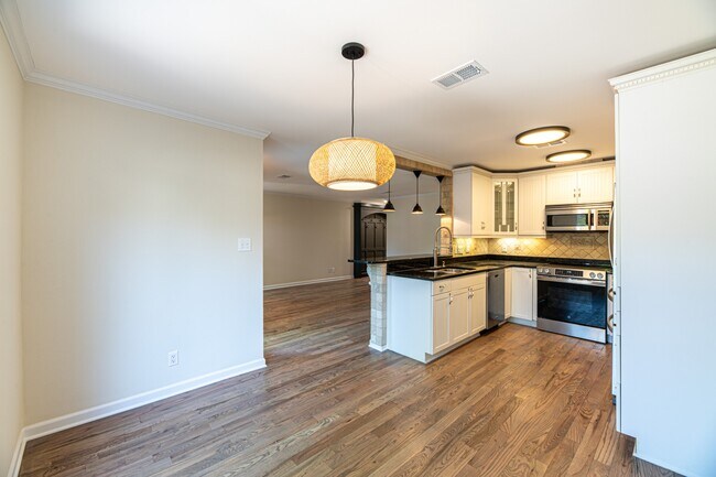 Foto del edificio - 7709 Wilmington Dr