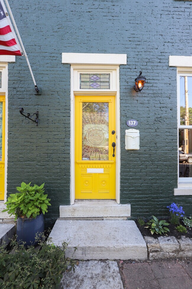 Building Photo - 137 Brown St