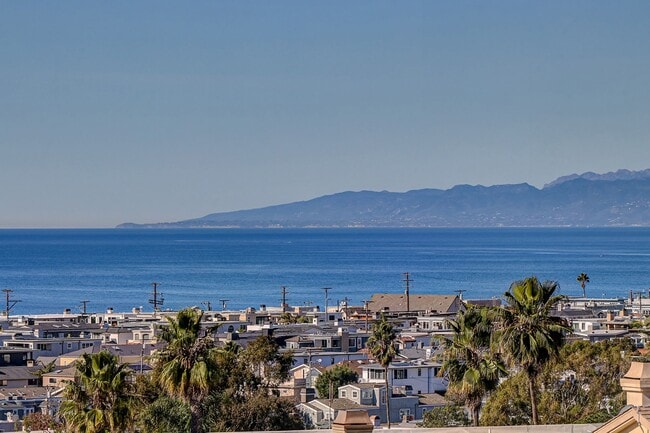 Beautifully Remodeled, 4BR4.5BA Hill Section Home w/ Amazing Panoramic Ocean Views, 3 Decks, Atri... - Beautifully Remodeled, 4BR4.5BA Hill Section Home w/ Amazing Panoramic Ocean Views, 3 Decks, Atri...