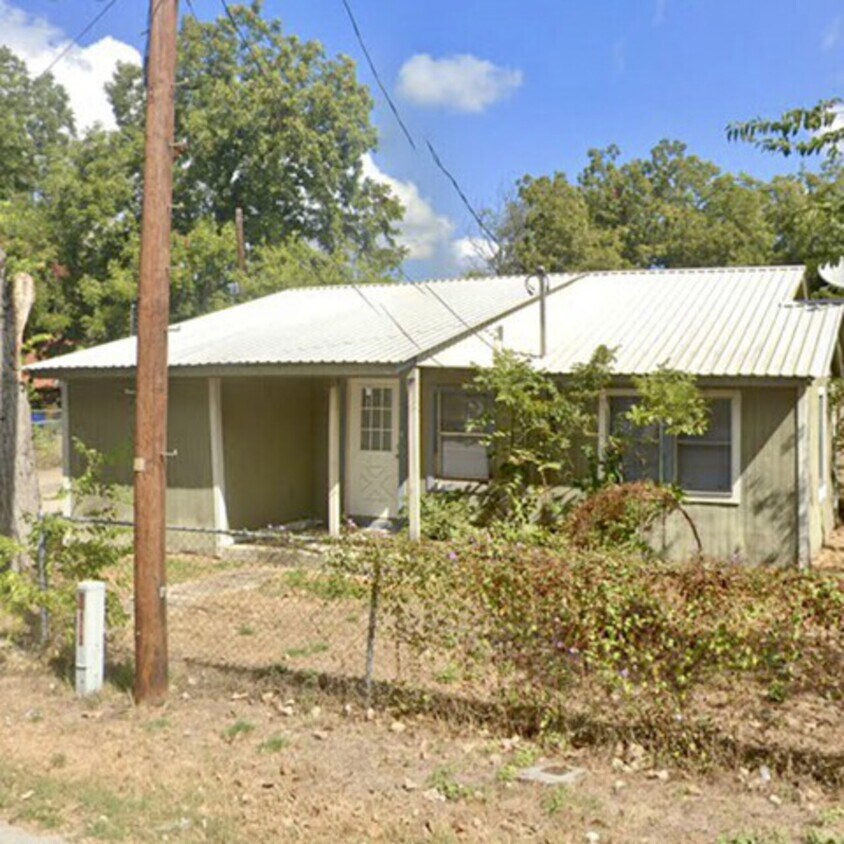 Building Photo - 612 E 3rd R1612