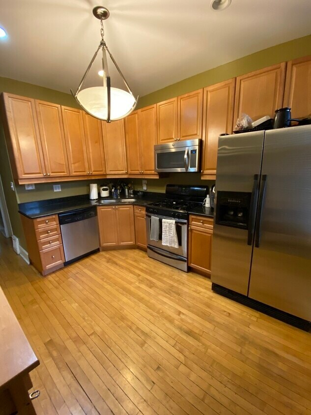 Primary Photo - 3620 N Ashland Ave