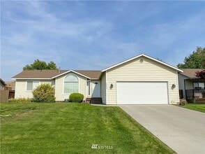 Building Photo - 2442 Highlandview Dr