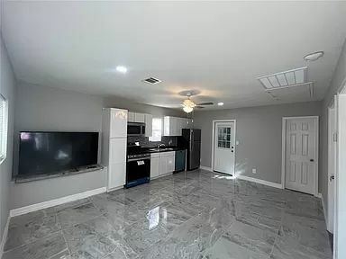 Foto del edificio - 5602 Dahlia Ln