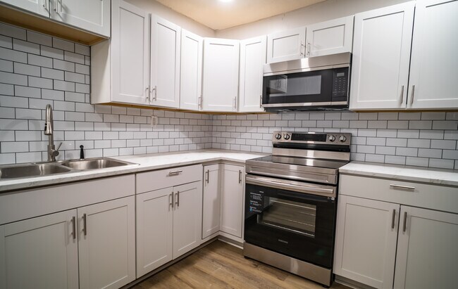 Foto del edificio - 3825 Crane Dr NE